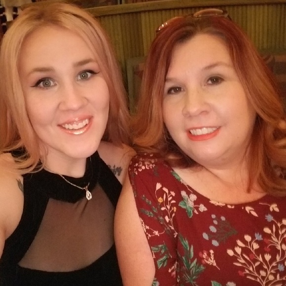 Meet your Poshers, Angela & Star - Picture 1 of 2